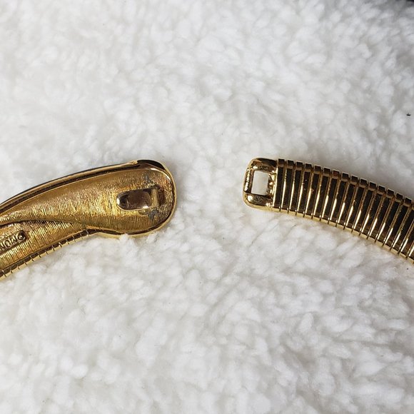 Vintage Monet Gold tone Omega Blue enameled Flex Chocker Collar Necklace - Picture 4 of 5